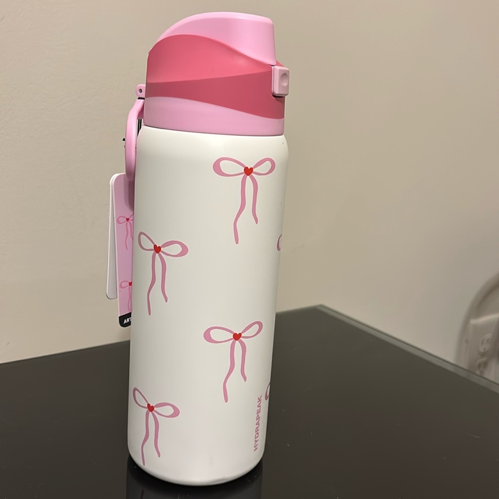 Viral pink bow hydropeak